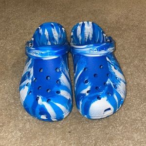 Crocs Womens 9/ Mens 7 Bright Cobalt & White Marbled